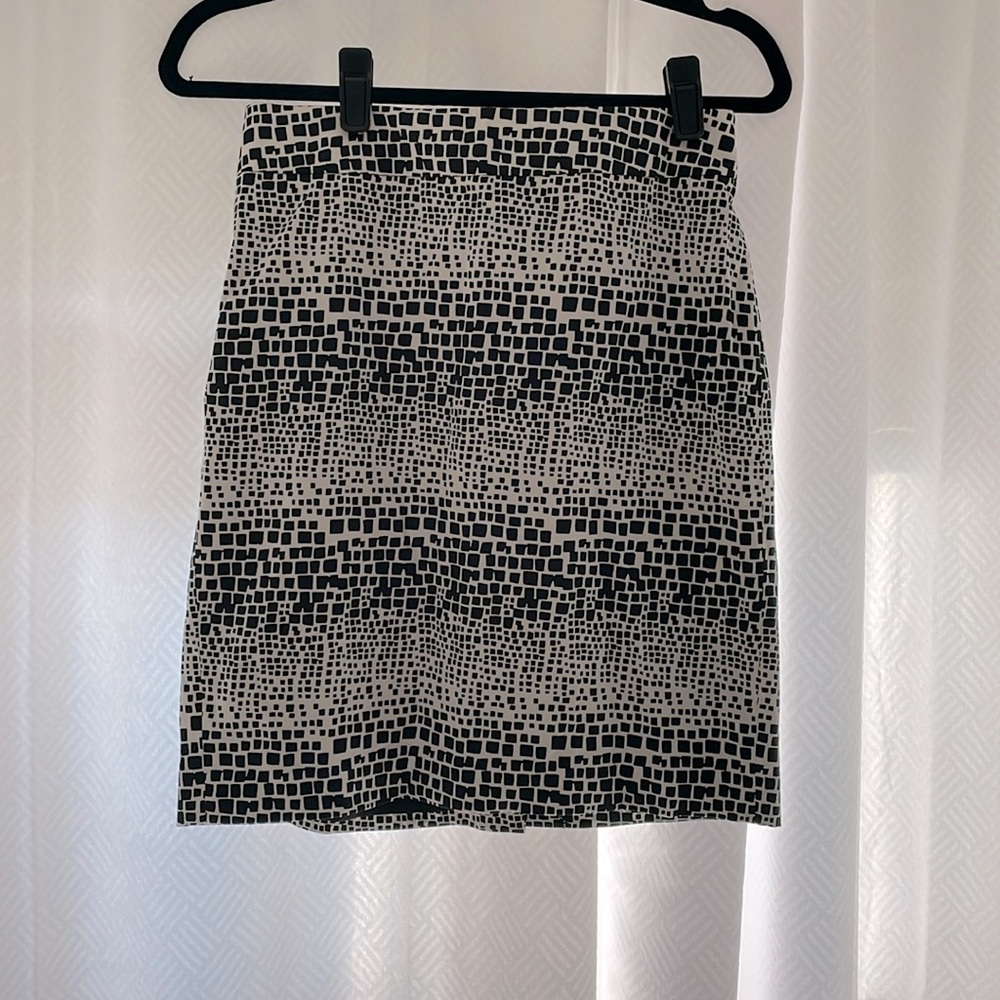 Ann Taylor black & white skirt